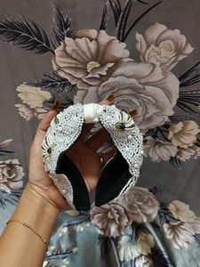 Exquisite Pearl Embellished Headband