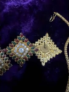 Exquisite Kundan Necklace and Earring Set