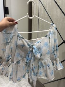 Chic Floral Print Tie-Front Top