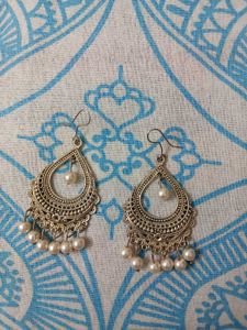 Cute Earrings 5 pairs 1 shell necklace