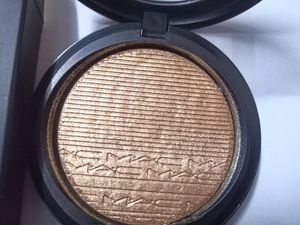 💯 Original MAC HIGHLIGHTER OH DARLING