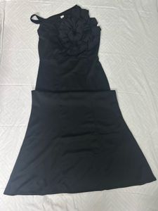 Elegant Black Off-Shoulder Maxi Dress