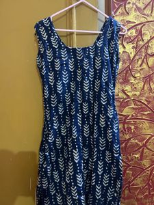 Blue &amp; White Printed Sleeveless Kurta