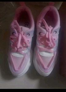 PINK WOMEN SHOES.  SALE PRICE 400rs.