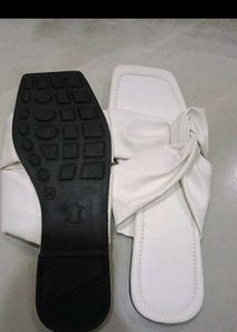 Chic White Twisted Strap Sandals