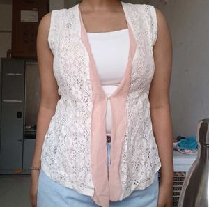 Chic White Lace Sleeveless Vest