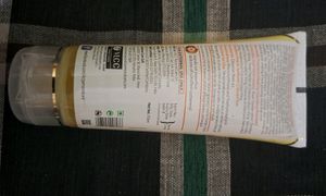 VLCC AYURVEDA HALDI &amp; CHANDAN 100 ML FACE WASH