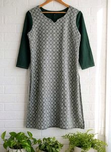 Gray Geometric Print Kurta with Black Sleeves