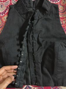 Chic Black Cropped Blouse