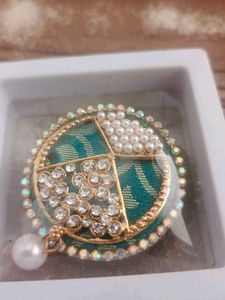 Elegant Brooch with Pearls and Stones