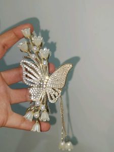 Stunning Butterfly & Flower Brooch