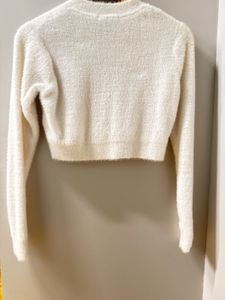 FOREVER 21 Fluffy White Cropped Sweater