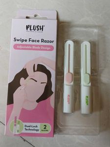 PLUSH Swipe Face Razor 2pk