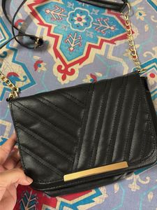 Chic Black Quilted Crossbody Bag