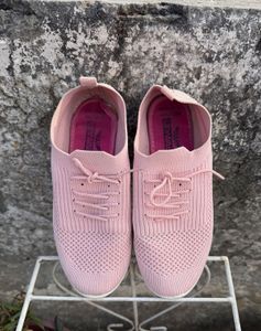 Women's stylish pink sneakers! 🩷