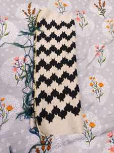 Elegant Black &amp; White Geometric Pattern stole