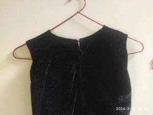 Plain Black. Middie
