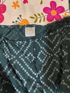 Chic Dark Green Bandhani top 👚💚