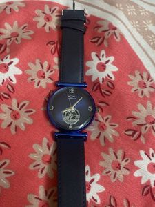 Stylish Blue Dial Leather Strap Watch