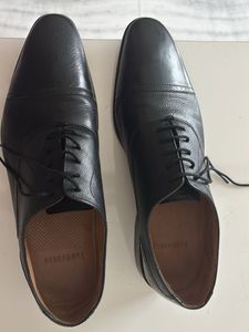 Original branded VanHeusen, Size9 leather New shoe