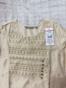 Avaasa Kurta