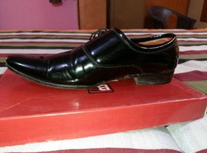 Boss-Level Shine – Sleek Black Formal Shoes