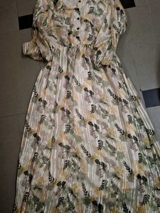 Flowy Leaf Print Maxi Dress