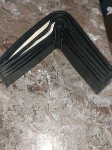 NEW  BLACK  LEATHER  WALLET