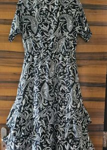 Stylish Black &amp; White Paisley Print Dress