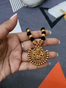 Elegant Black &amp; Gold Necklace
