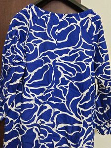 Blue &amp; White Abstract Print Top