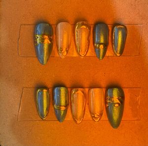 Stunning 3D Chrome Gold Press On Nail Art Set