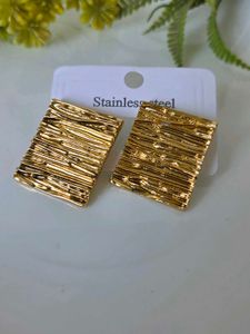 Trendy earrings