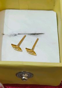 Elegant Gold Stud Earrings 18 carat