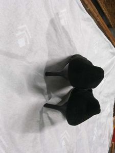 Black Pointed Heel Shoes
