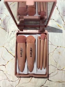 Minara brushes set