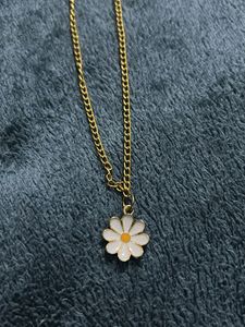 Daisy Flower Pendant Necklace