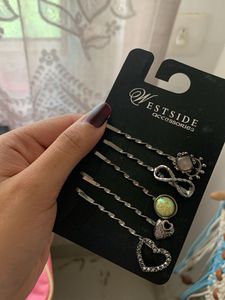 Set Of Hair Accessories And Earrings