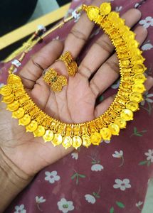 Traditional Gold Necklace &amp; Earrings Set