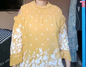 2XL YELLOW TOP Black is 3XL