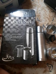 Gift Set Flask And 2 Glasses