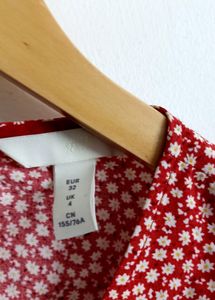 H&amp;M New Chic Red Ditsy Floral Tie-Front Blouse