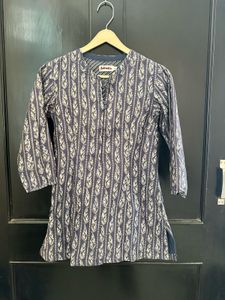 Women's Blue Leaf Print Kurta