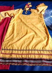 Beautiful designer bell sleeve choudi mohri patiya