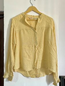 Levi’s Chic Yellow Button-Down Tunic