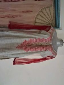 Elegant Embroidered Kurta with Red Net Sleeves