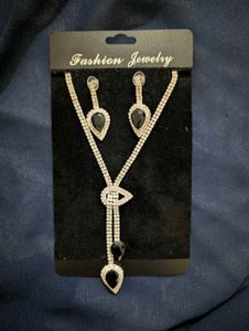 SparklingNecklace and Earrings Set +Free earring