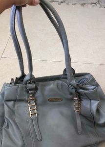 Stylish Grey Handbag 💅