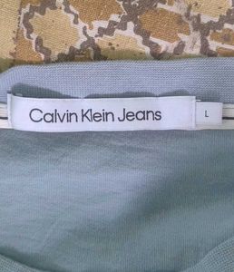 🚫 Price Drop Calvin Klein Jeans T-Shirt