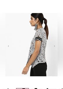 Vero ModaTextured Crew-Neck T-shirt with Panel Sty
